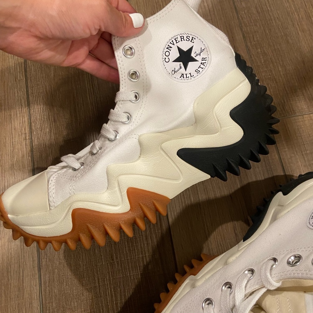 Converse Women's White, Black, and Brown Zigzag Sneakers